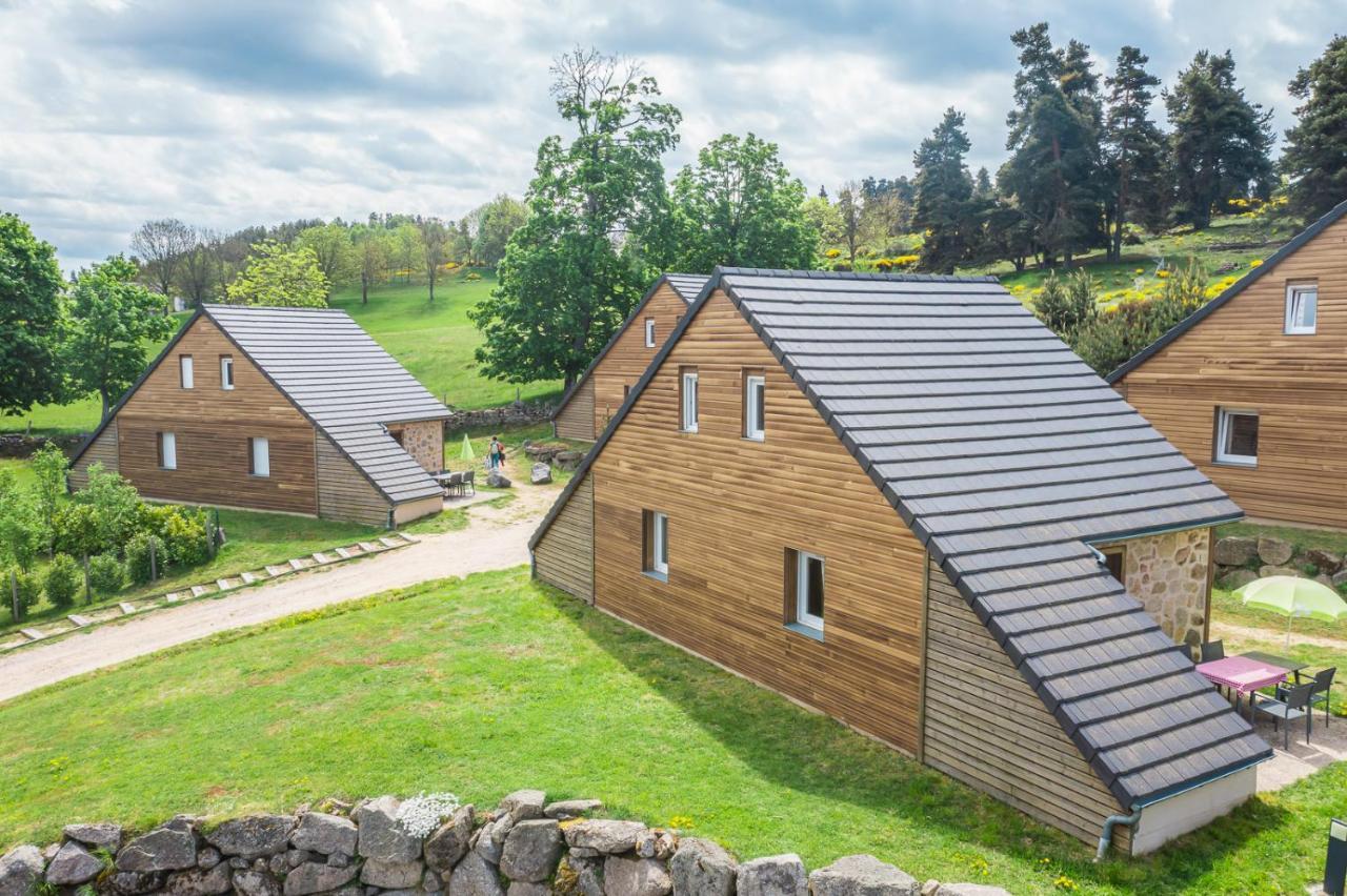 Village De Gites Les Chalets De L'Aubrac Aumont-Aubrac Exteriör bild