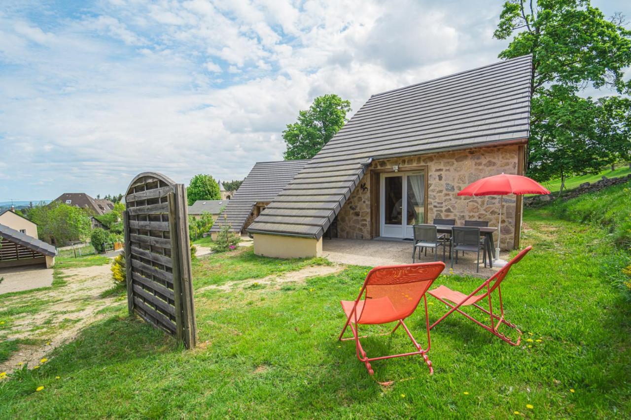 Village De Gites Les Chalets De L'Aubrac Aumont-Aubrac Exteriör bild