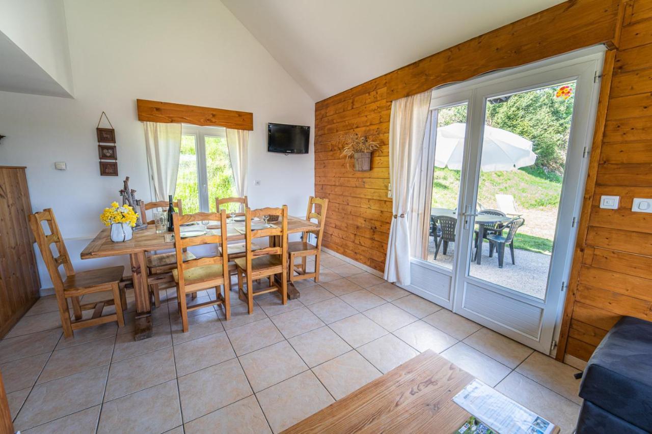 Village De Gites Les Chalets De L'Aubrac Aumont-Aubrac Exteriör bild