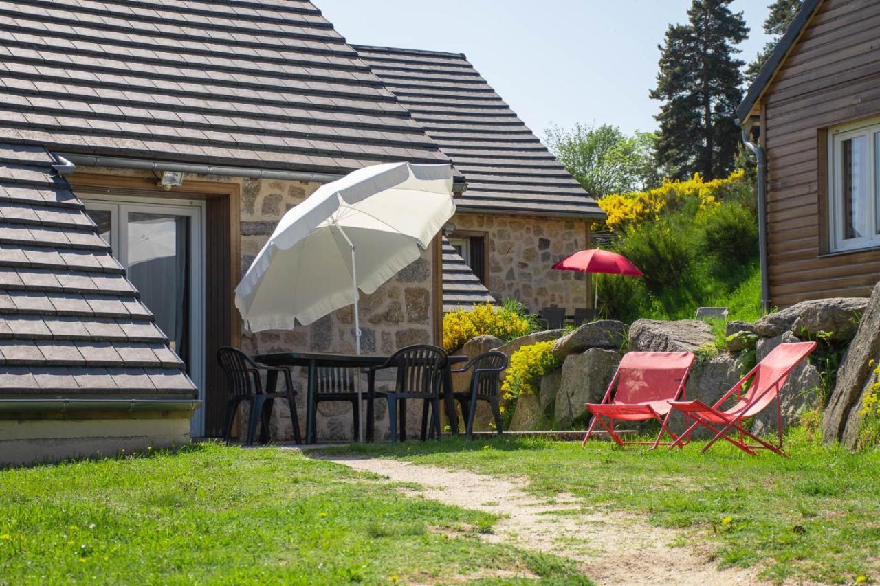 Village De Gites Les Chalets De L'Aubrac Aumont-Aubrac Exteriör bild