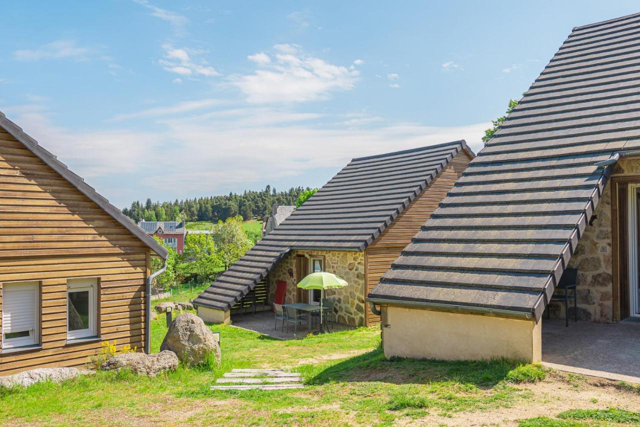 Village De Gites Les Chalets De L'Aubrac Aumont-Aubrac Exteriör bild