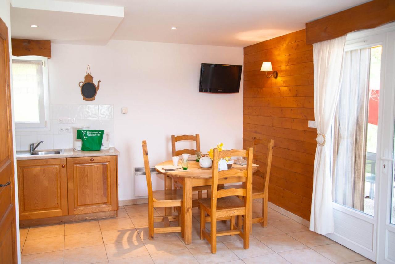 Village De Gites Les Chalets De L'Aubrac Aumont-Aubrac Exteriör bild