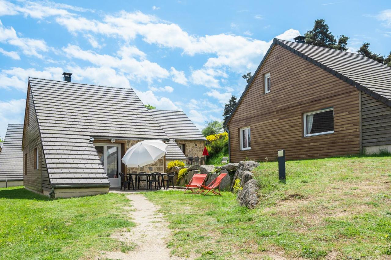 Village De Gites Les Chalets De L'Aubrac Aumont-Aubrac Exteriör bild